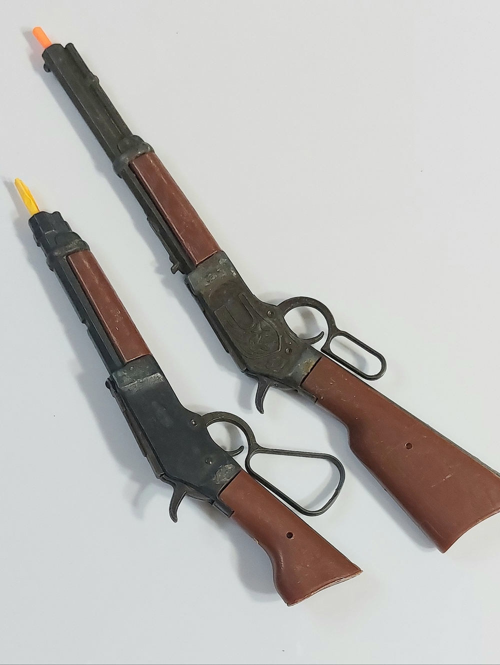 Vintage Pair of Toy Lever-Action Cap Guns in Brown and Black - Picture 5 of 8